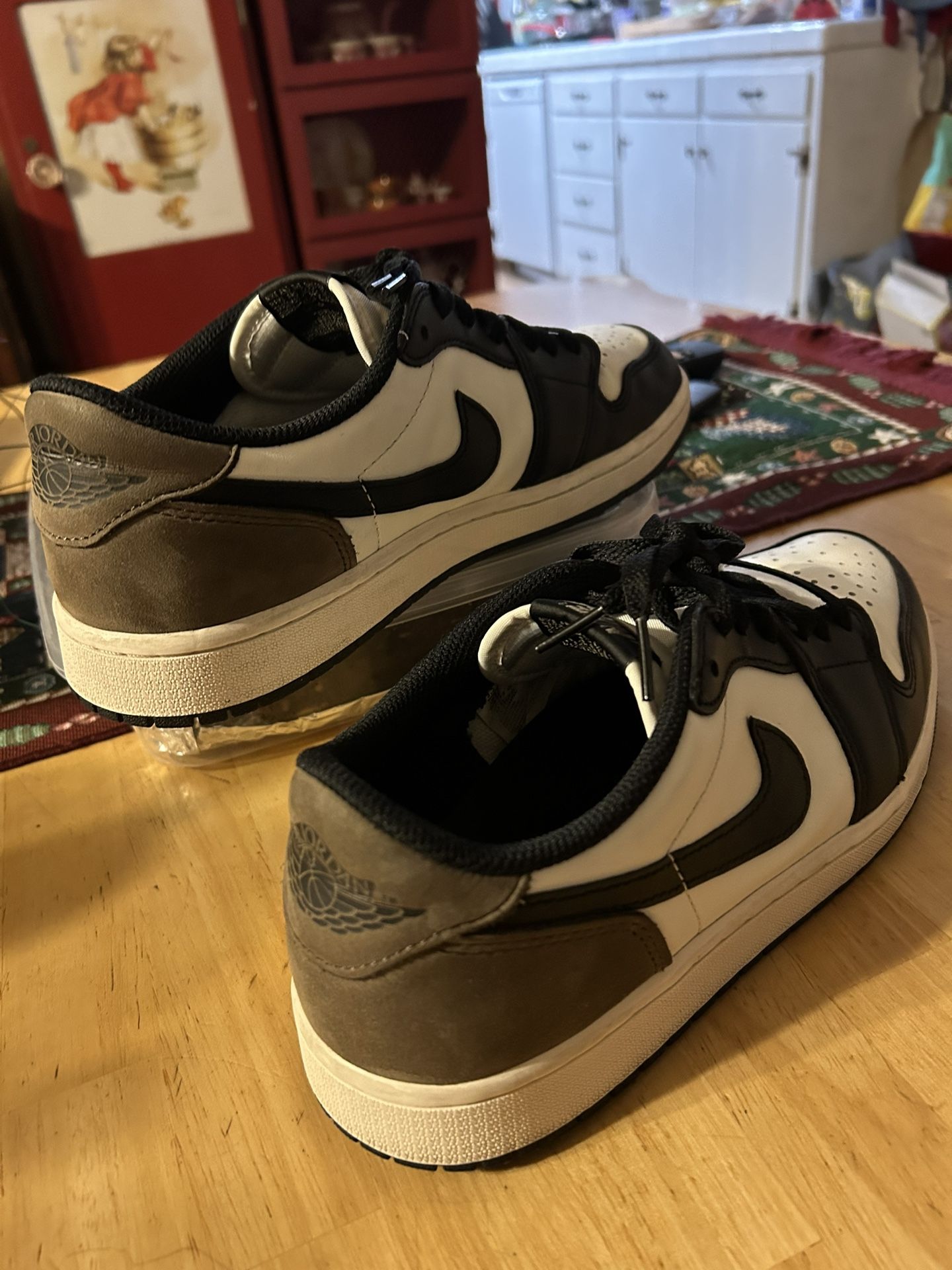 Jordan 1 Retro Low Mochas Sz 9.5