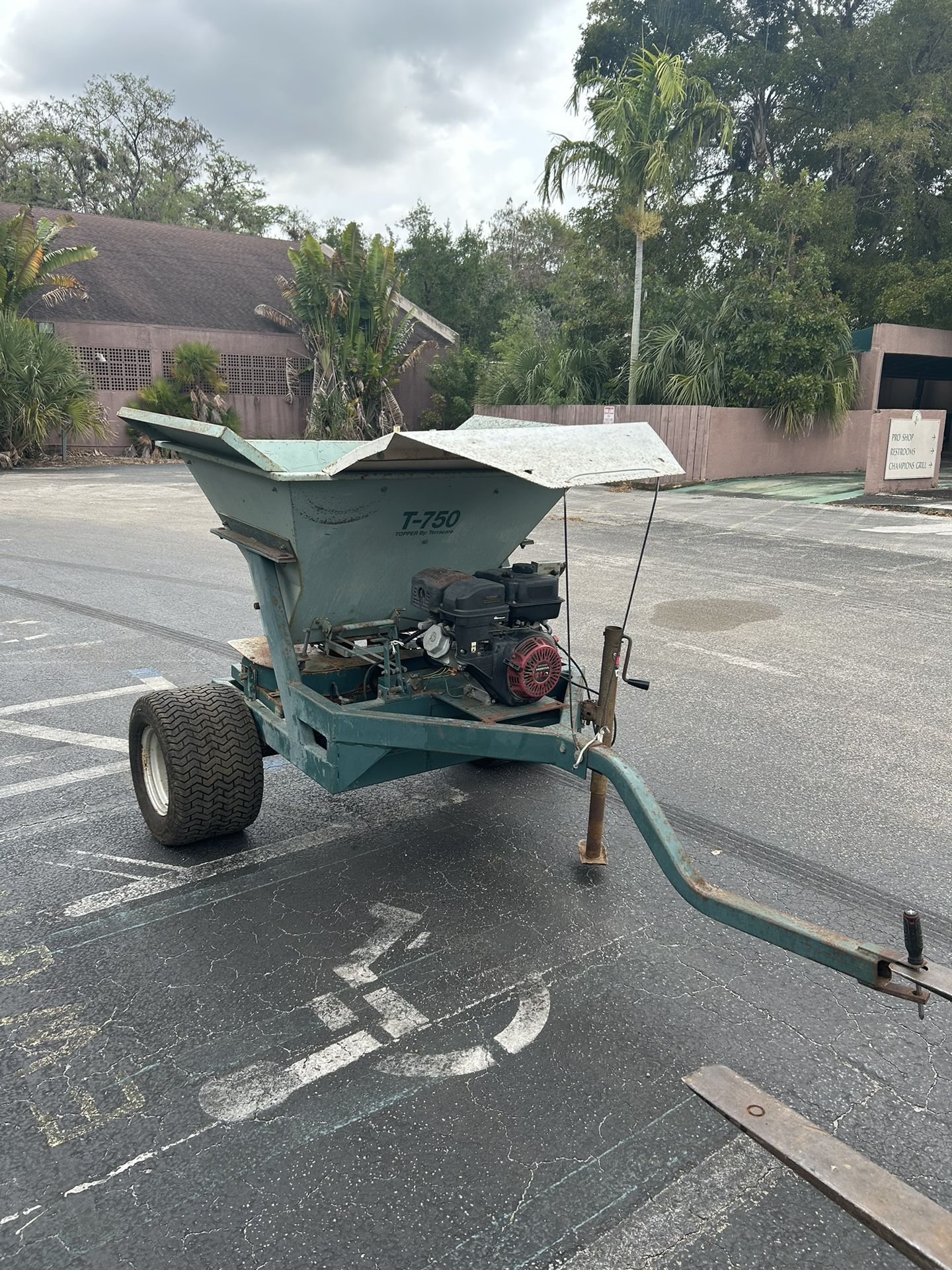 Commercial Fertilizer Spreader