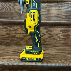 Dewalt Xr Oscillating Multi Tool And 2ah Battery 