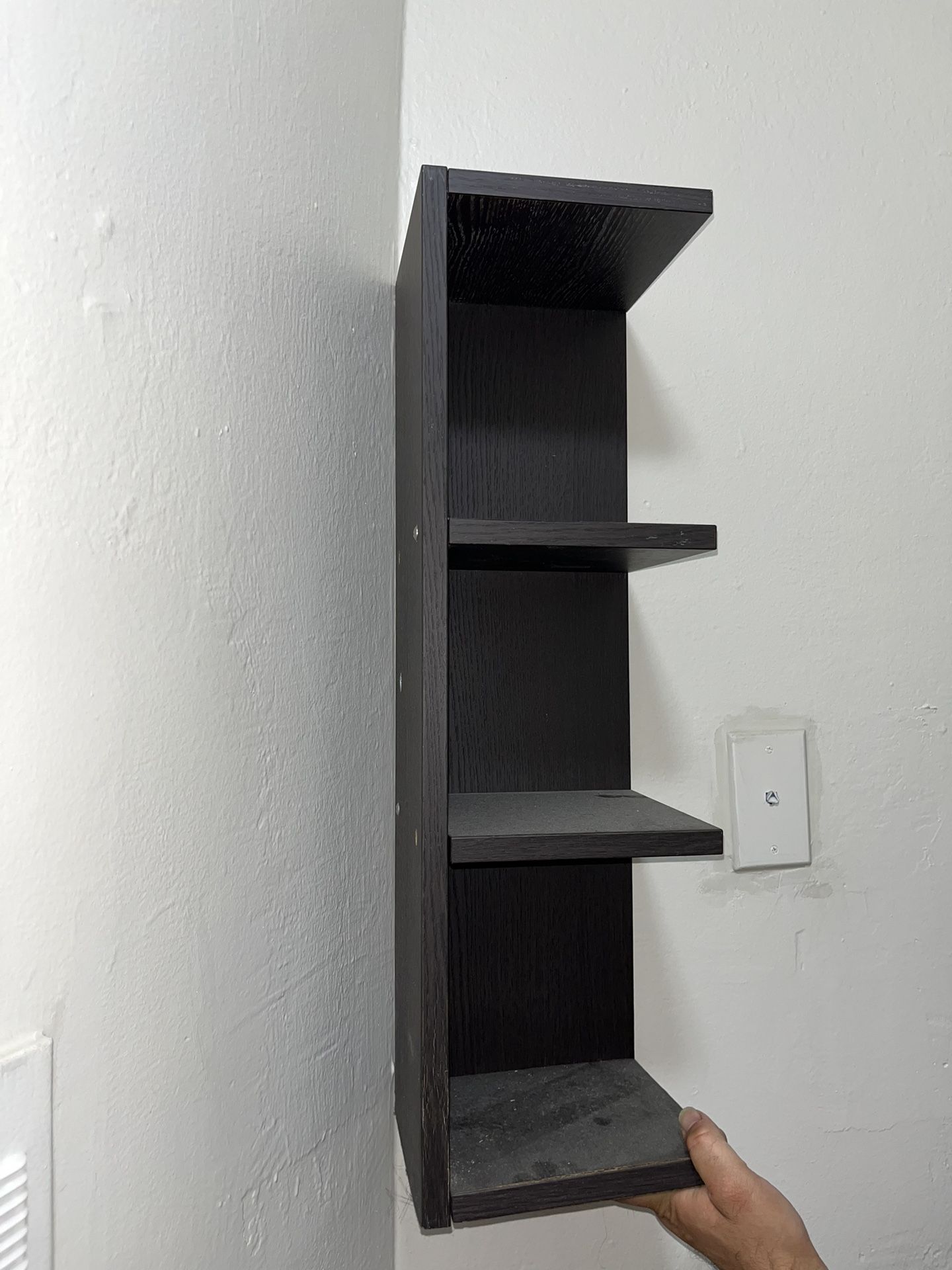 Corner shelf