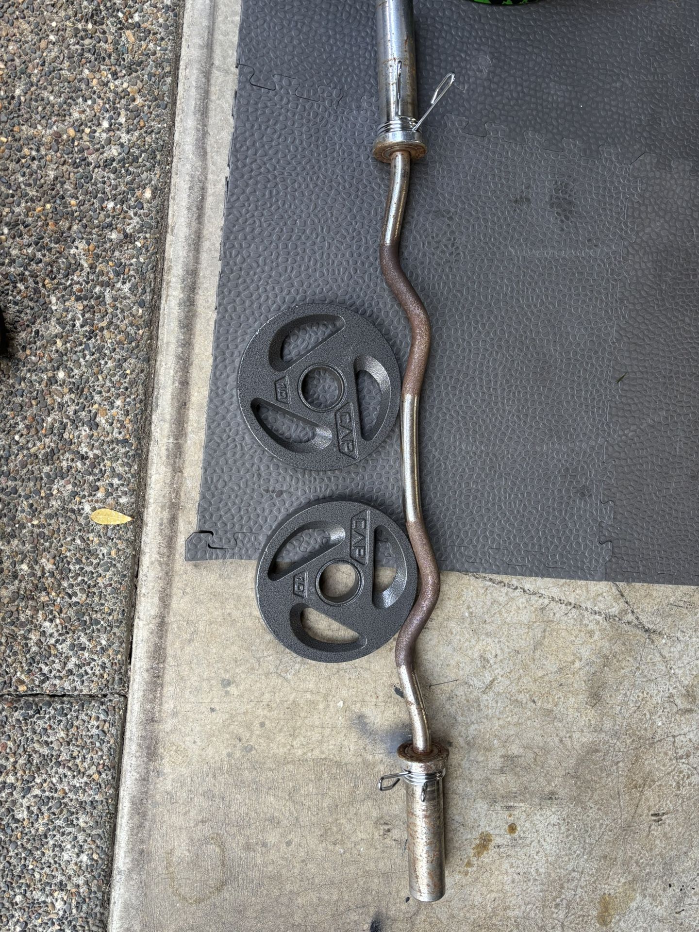 Olympic Curl Bar / 2 X 10lbs Cap weights / clips