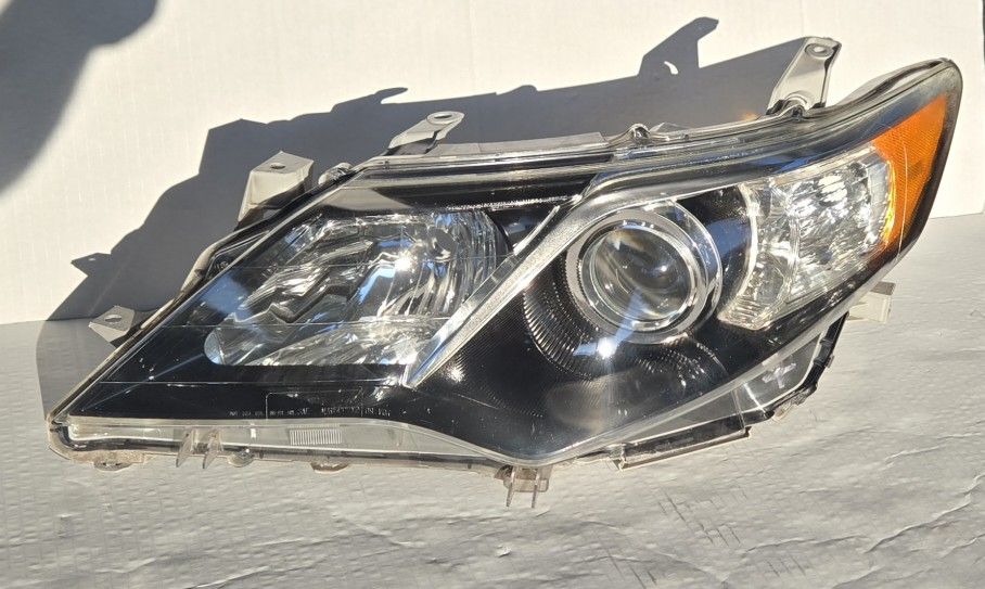 2012-2013-2014 Toyota Camry OEM Halogen Projector Headlight Assembly Left