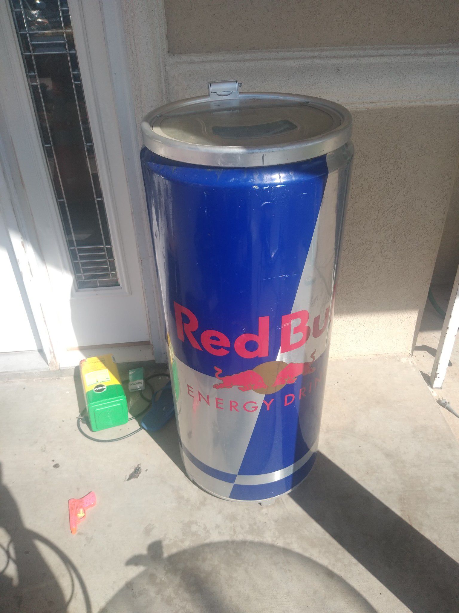 Red bull plug in cooler