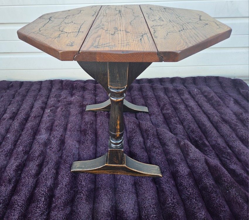 Side Table/ End Table/ Duncan Phyfe Style