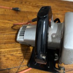 Vintage BLACK & DECKER U-131 7 1/4" 1 1/4 HP Circular Saw