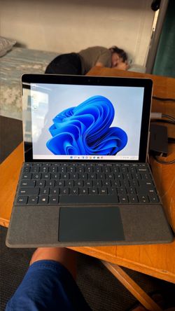 Microsoft Surface Go  1824