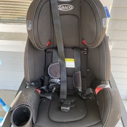 Kids Car Seats 💺 Both For 100$ 