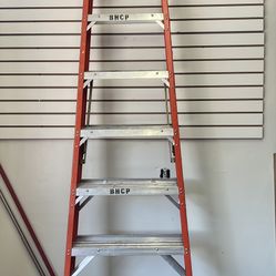 WERNER 10 ft. Fiberglass Step Ladder with 375 Ibs. Load Capacity Type IAA Duty Rating