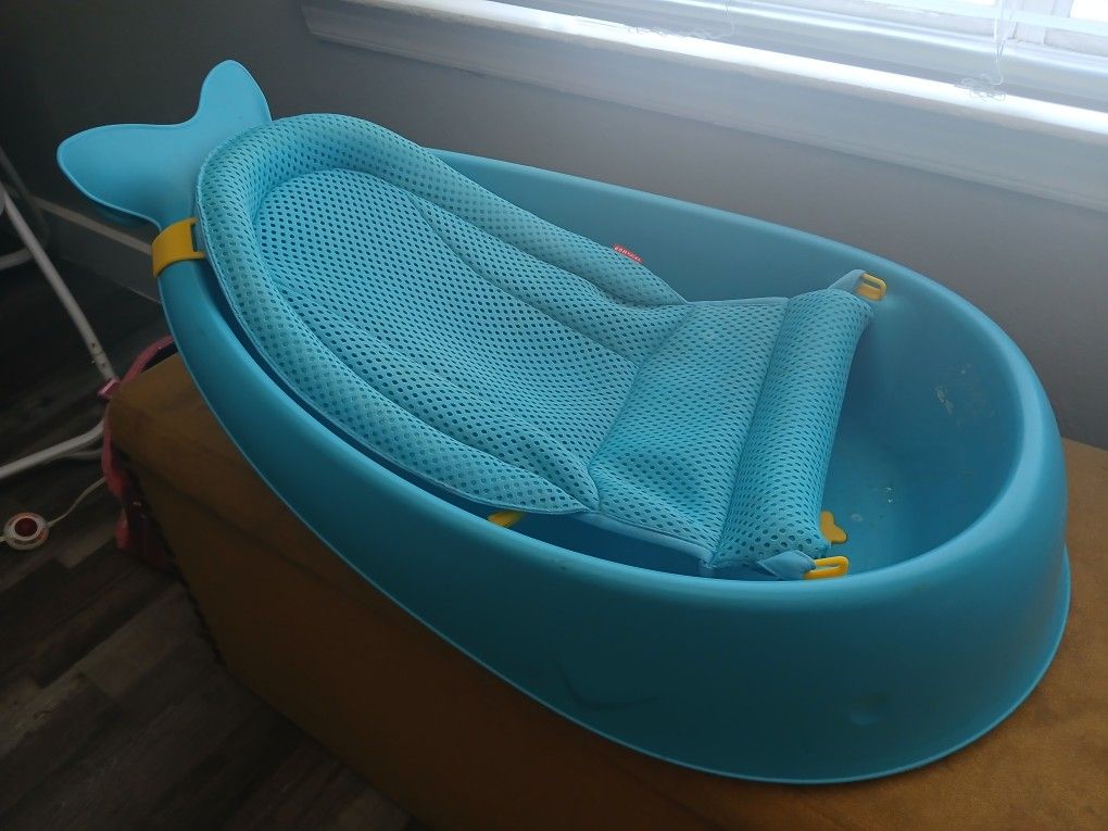 Infant Bath, Car seat & Toys