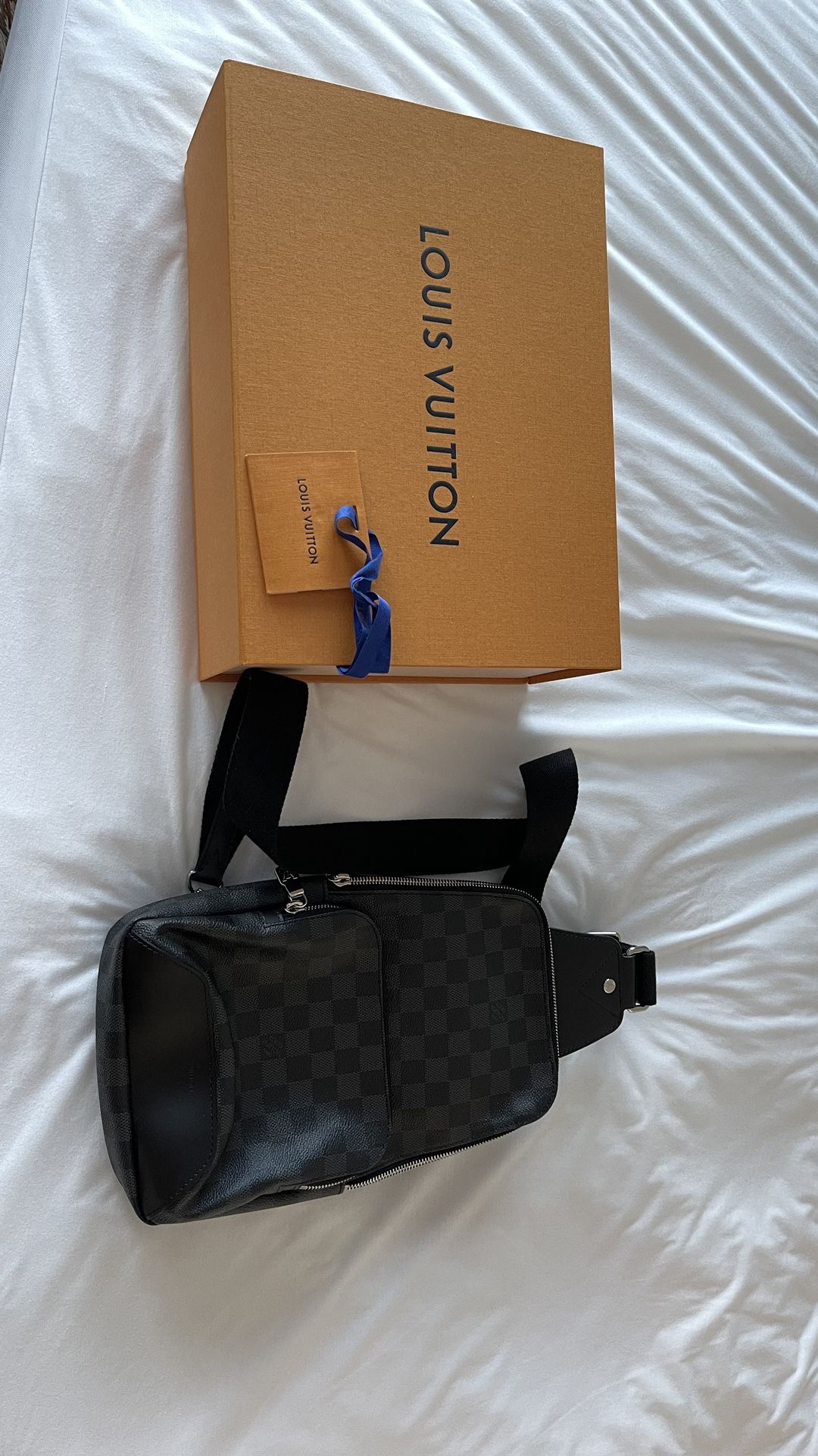 Louis Vuitton Men AVENUE SLING BAG