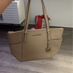 Michal Kors Purse