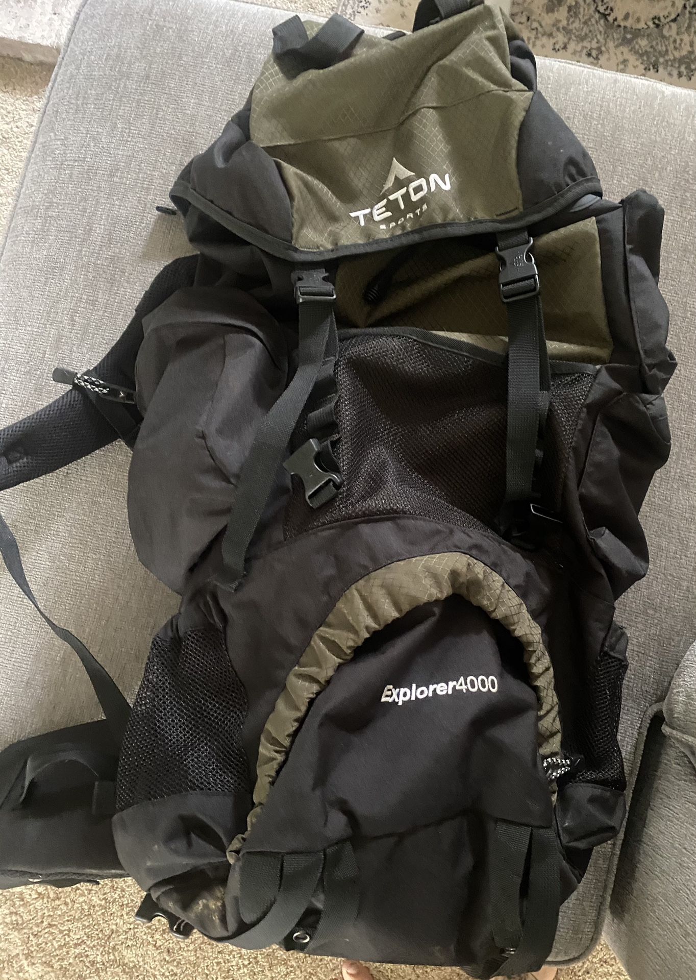 Teton sports 4000 Internal frame 65L Hiking Bacpack