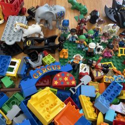 Large lot of Lego Duplo (371 pieces) 