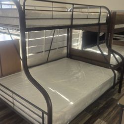 Bunk Bed : Twin Over Full With Mattresses 