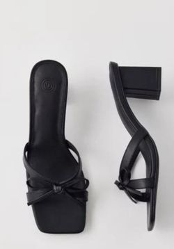 Urban Outfitters Charlotte Bow Mule Size 7