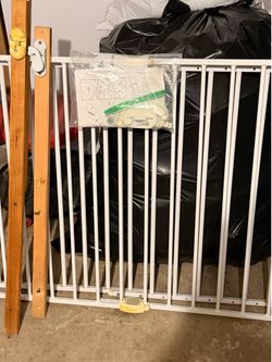 2 baby gates