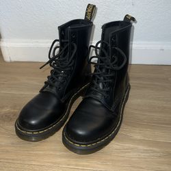 Dr. Martens Classic Boots 