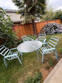 Patio furniture set
