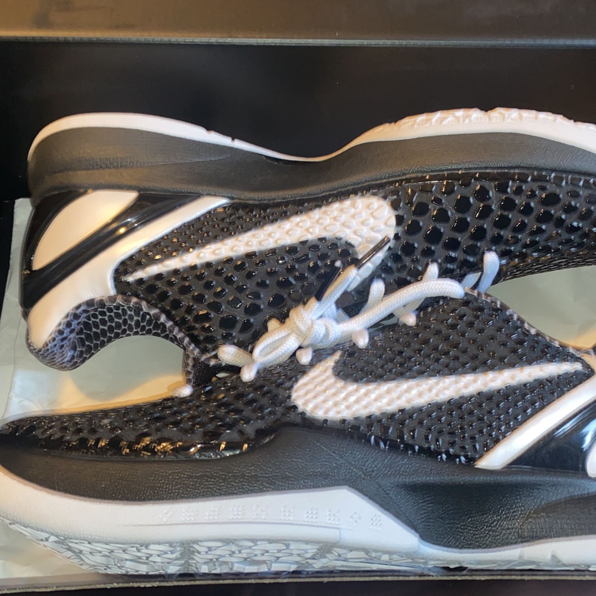 Nike Kobe “Mambacita Sweet 16” Size 11 Mens *RECEIPT INCLUDED*