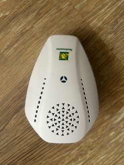 Pest repellent plug in