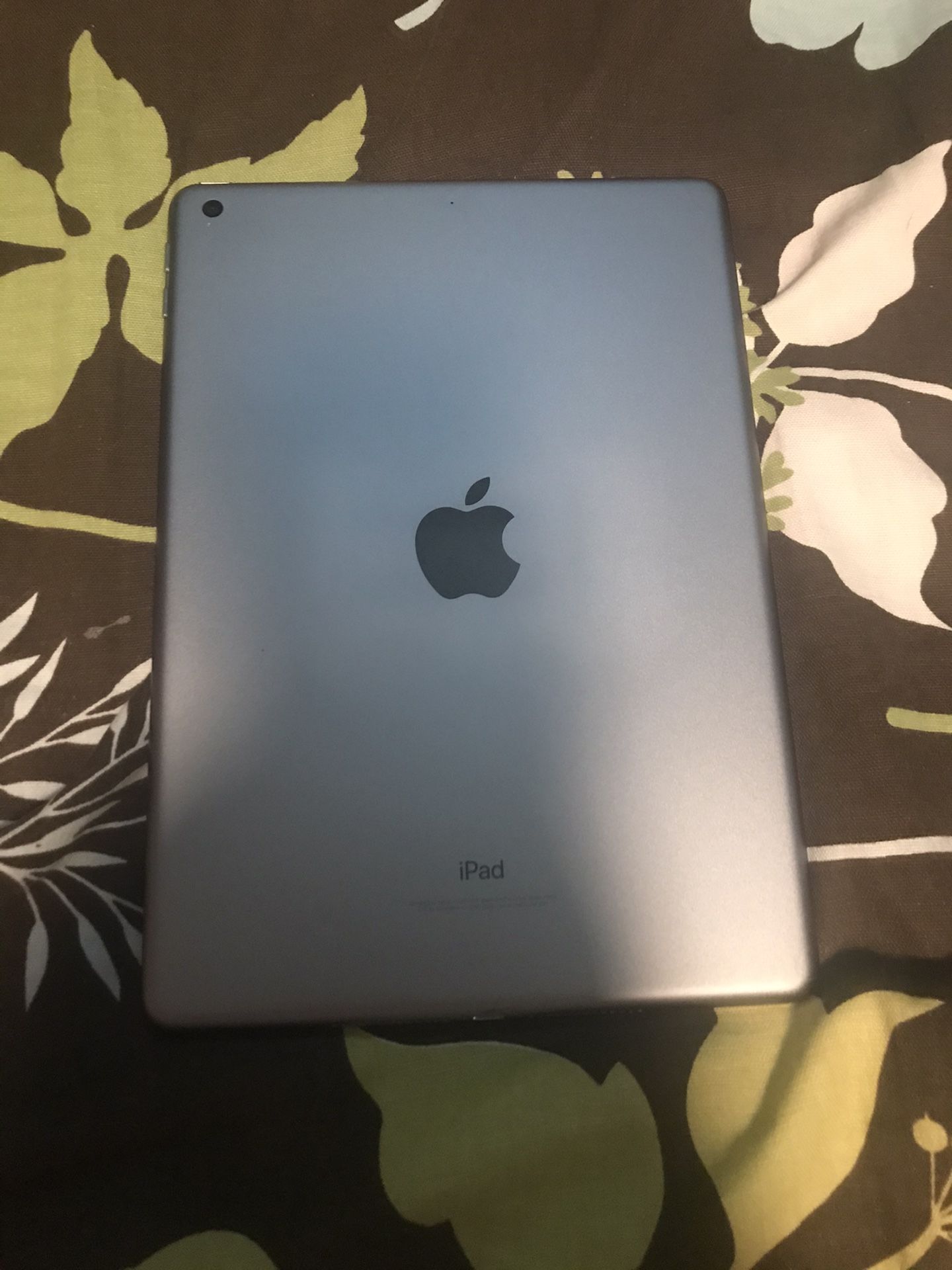 IPAD 2019 (32 gigs) NEW