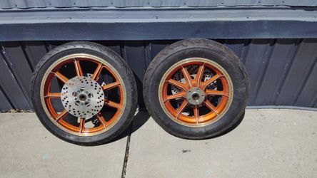 Motorcycle tires
