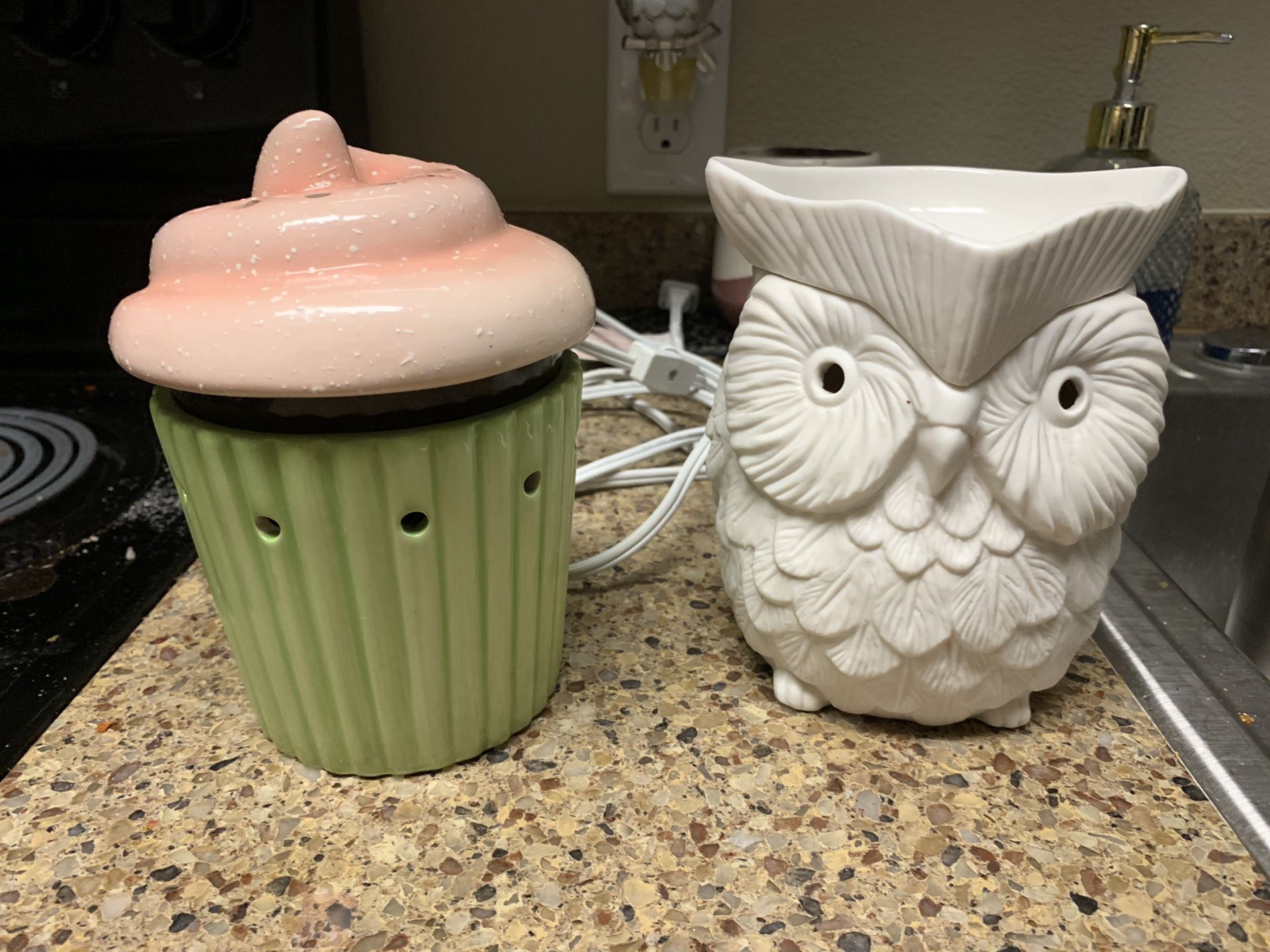 Scentsy candle warmers (2)