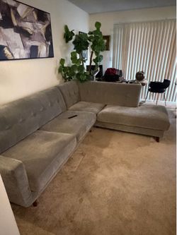 Modern Gray Sectional Sofa with Chaise – Excellent Condition
