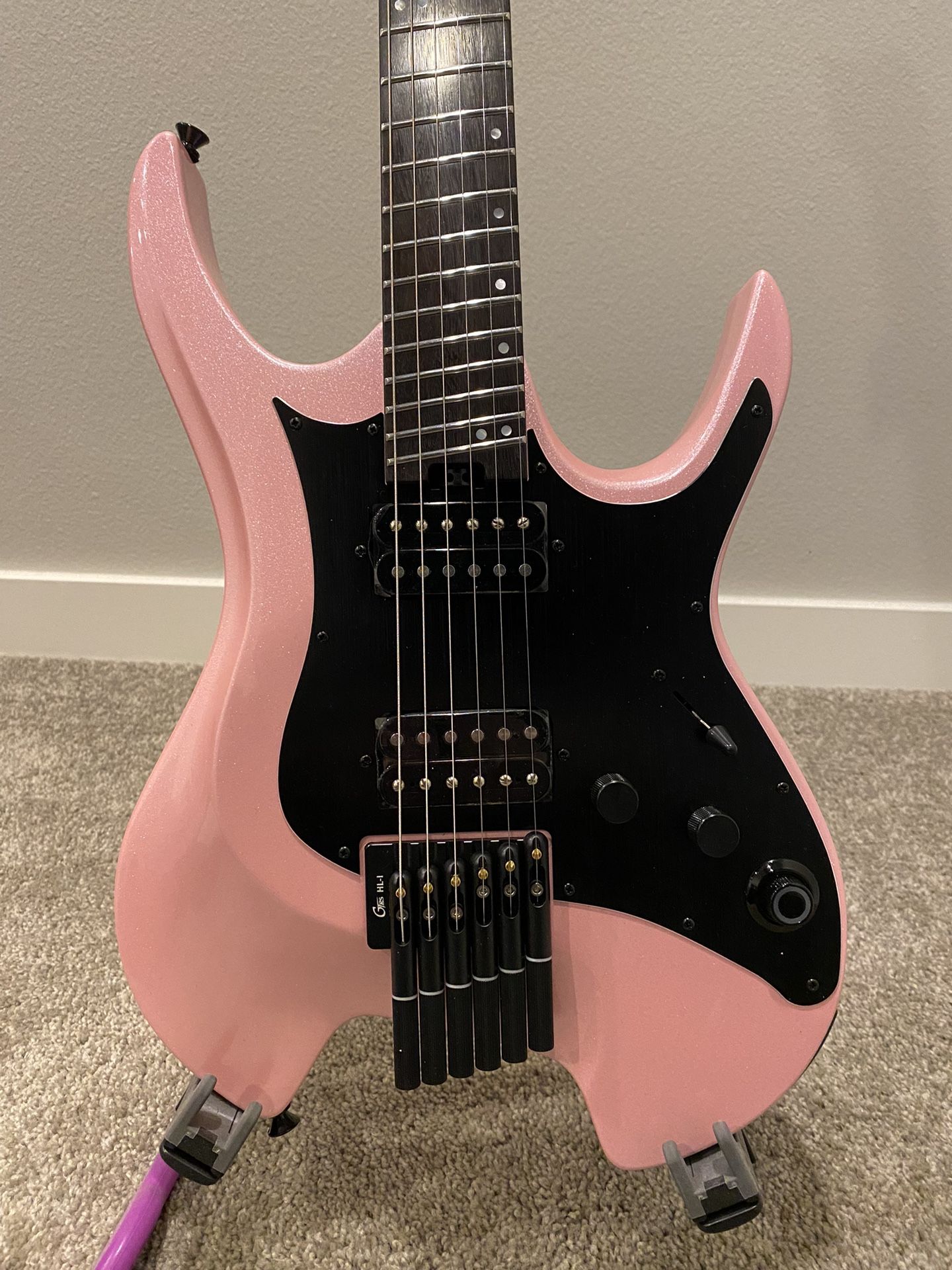 GTRS W800 Headless Guitar With Built-in Effects - Pink