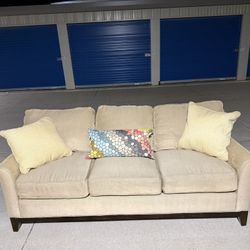 FREE DELIVERY 🚚🚛🚚 Awesome Couch