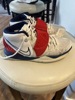 Kyrie Basketball Shoe