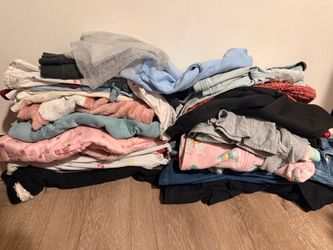 17 pieces of winter girl clothes size 2t-3t in great condition