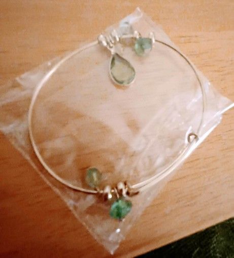 Brand New Ladies Precious Green Charm Bracelet