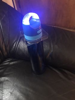 Bluetooth cup changes color very loud New