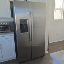 GE Refrigerator 