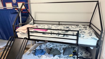 Metal bunk bed