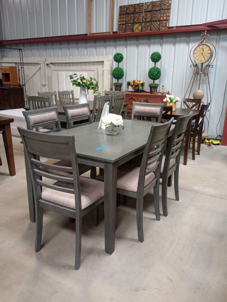 Kitchen Tables / Dining Room Sets