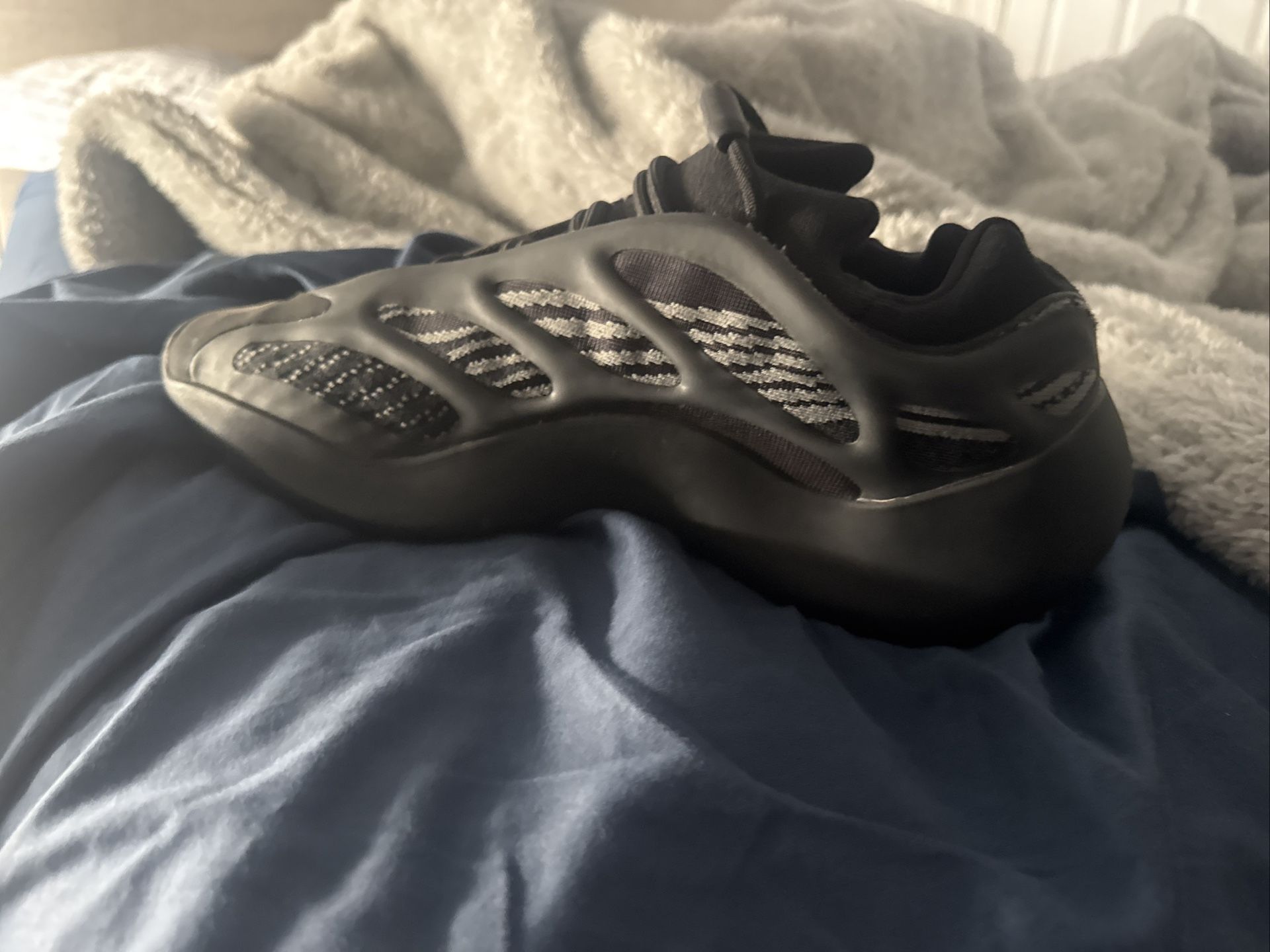 adidas Yeezy 700 V3 Dark Glow Black/Grey, Used No Box Size 9.5