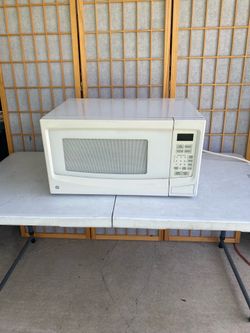 Gd. Cond. GE 1100 Watt Microwave Oven