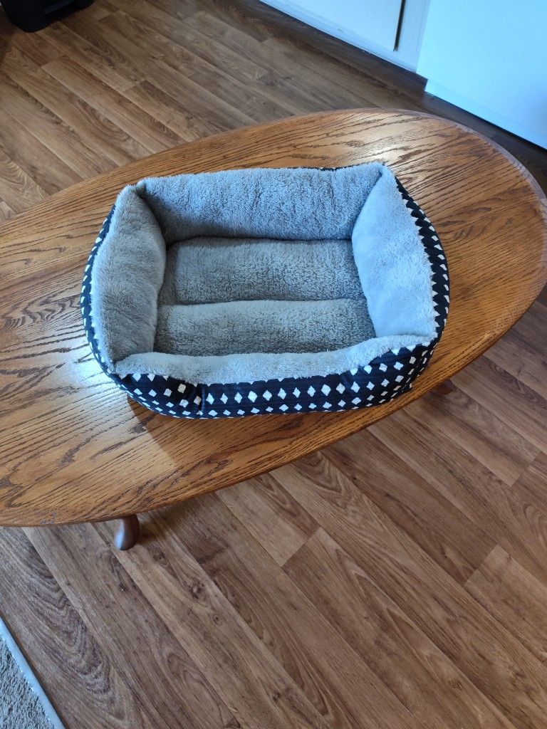 $5 - Small Cat/Dog Bed
