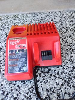 Charger Milwaukee m18