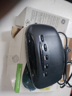 New  Green Display Space Saver Am FM Clock Radio