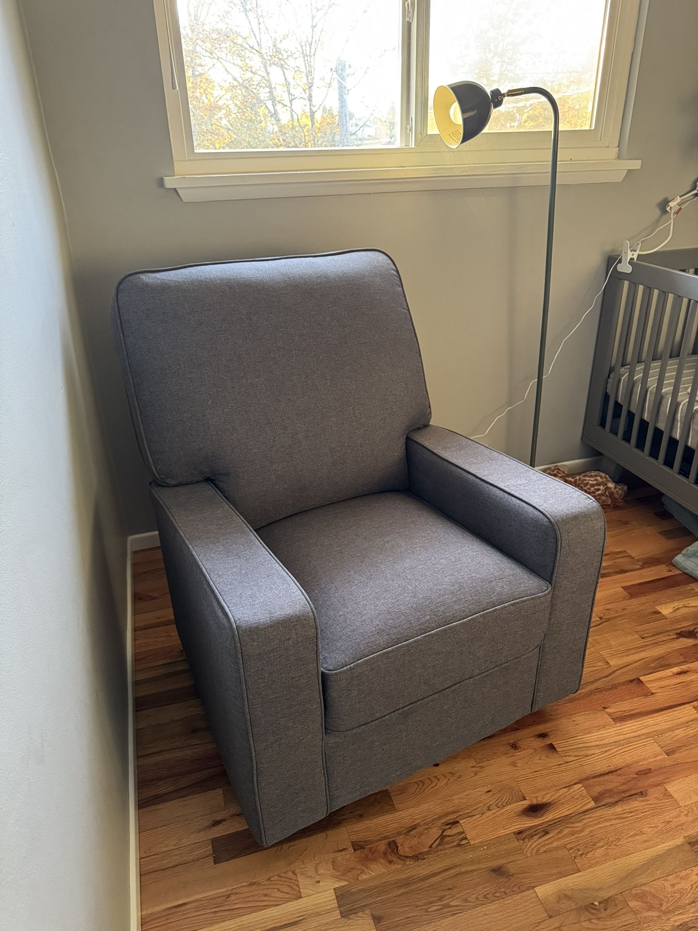 Nursing/Rocking Chair