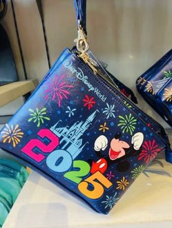 Disney 2025 Light Up Wristlet WDW PARKS