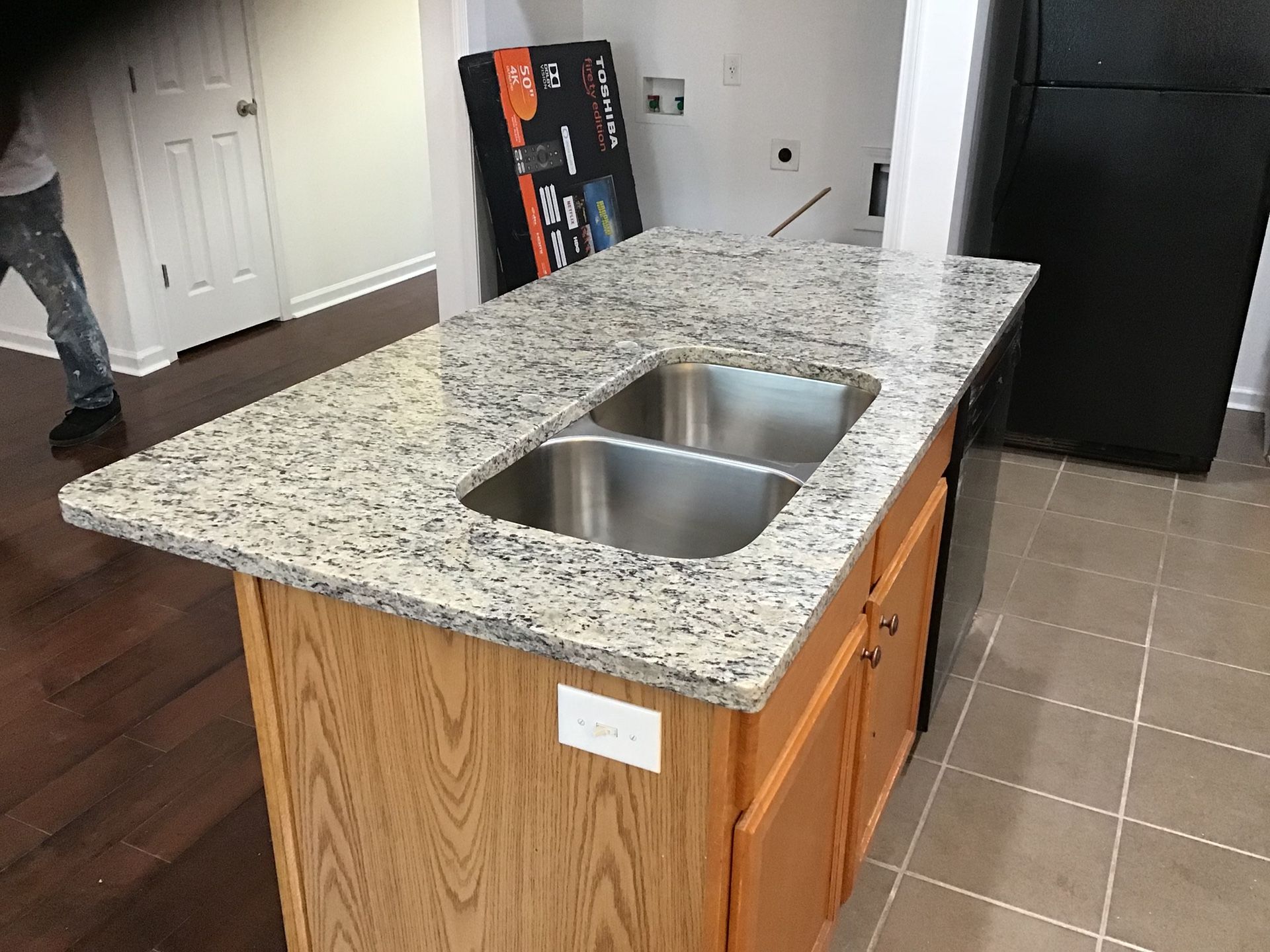 GRANITE, MARBLE, QUARTZ & CABINETS