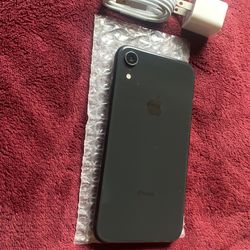 iPhone XR 64gb. AT&T Or Cricket 
