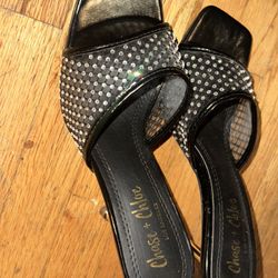 Selling Size 7 Women’s Chase & Chloe Shoes 