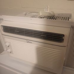 MIDEA 5000BTU WINDOW A/C (Used For One Summer)