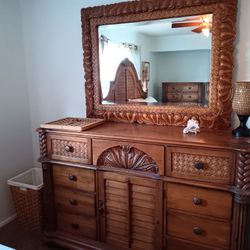 Moving Sale Tommy Bahama  Gorgeous King Bedroom U