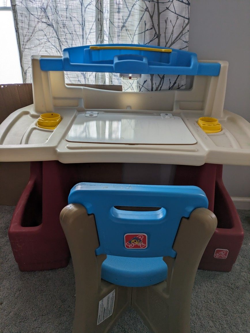 Step 2 Art Desk